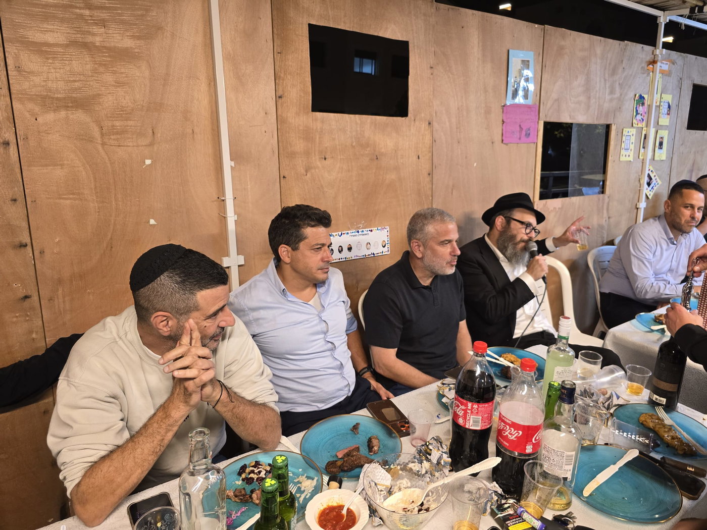 אוריך, ינון מגל, שיקלי שרון גל ונוספים - בהתוועדות מחשמלת בסוכת השליח