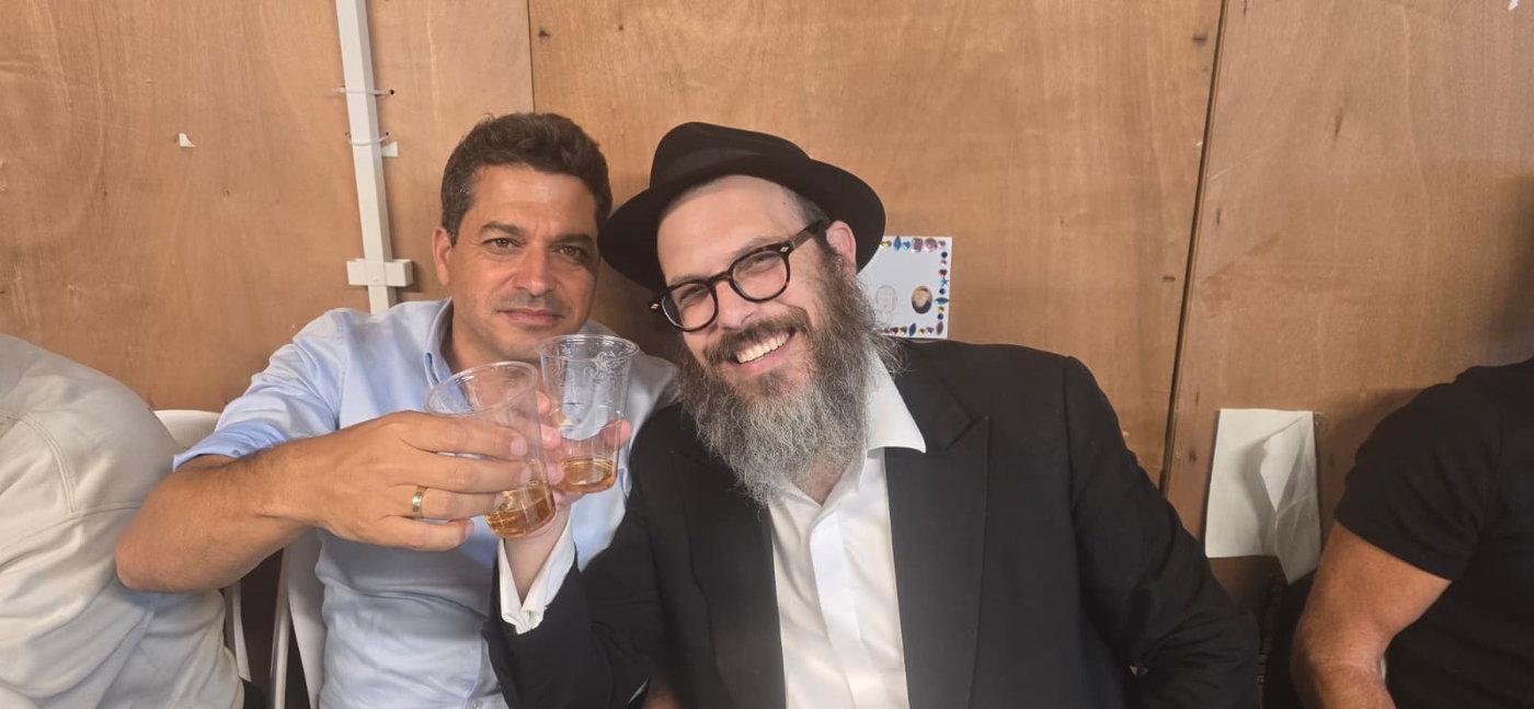 אוריך, ינון מגל, שיקלי שרון גל ונוספים - בהתוועדות מחשמלת בסוכת השליח