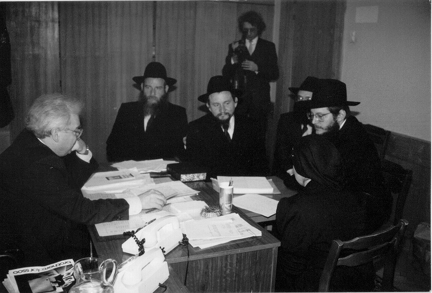 מהמנוסה מאימתם של הנאצים ועד למאבק מול פוטין; הסיפור המרתק מאחורי אוצר חב"ד שנותר בשבי