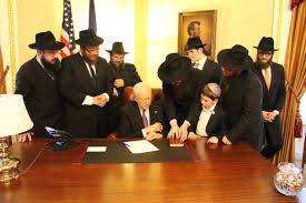 מהמנוסה מאימתם של הנאצים ועד למאבק מול פוטין; הסיפור המרתק מאחורי אוצר חב"ד שנותר בשבי