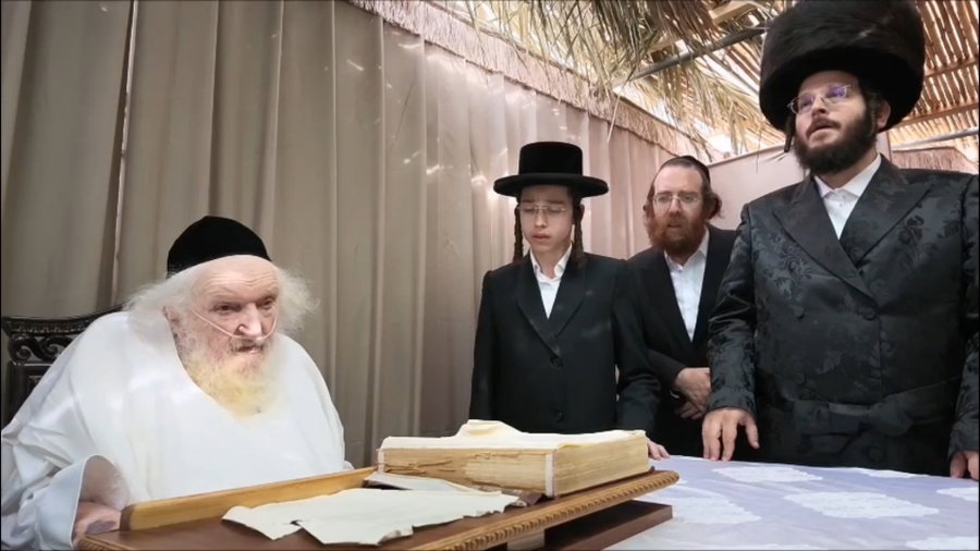 חג הסוכות אצל הגר"מ שטרנבוך