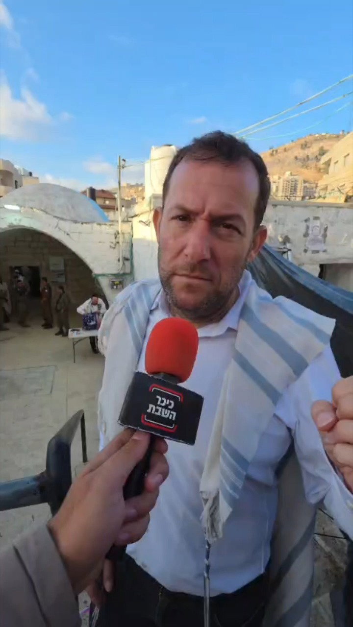 כתב "כיכר השבת" עם תיעודים מהכניסה לקבר יוסף