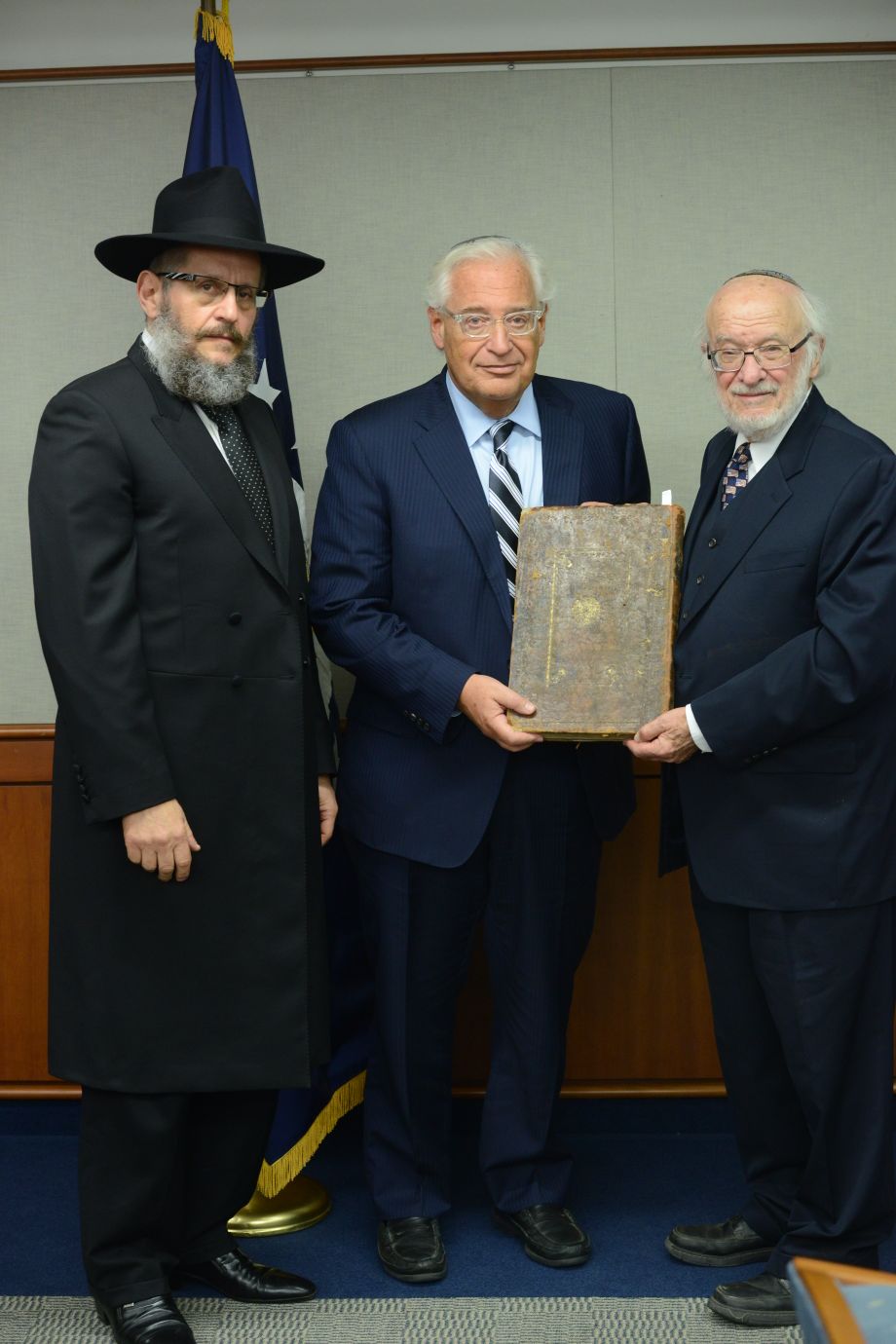 עם העו"ד