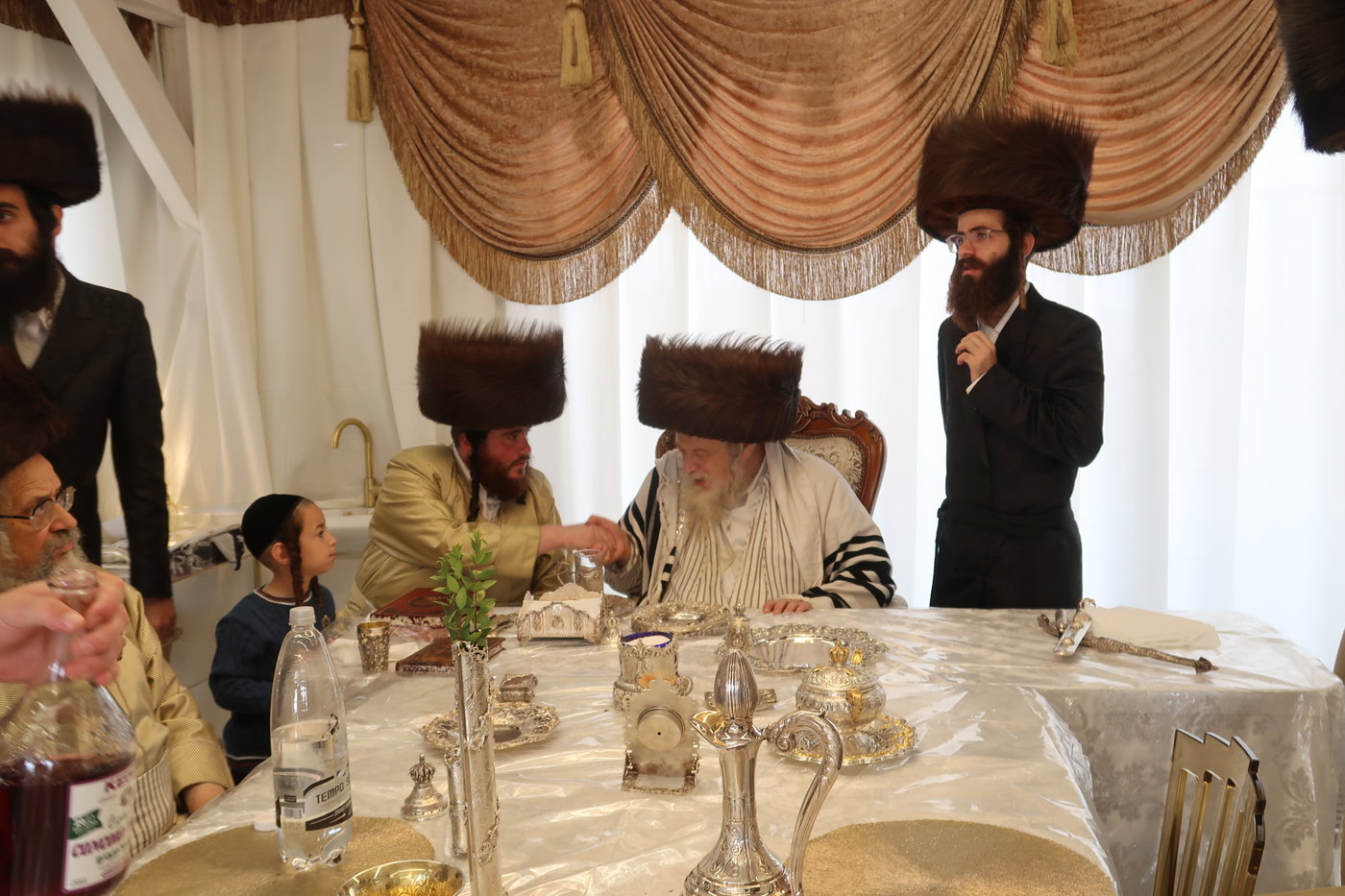 חג הסוכות אצל האדמו"ר ממבקשי אמונה 