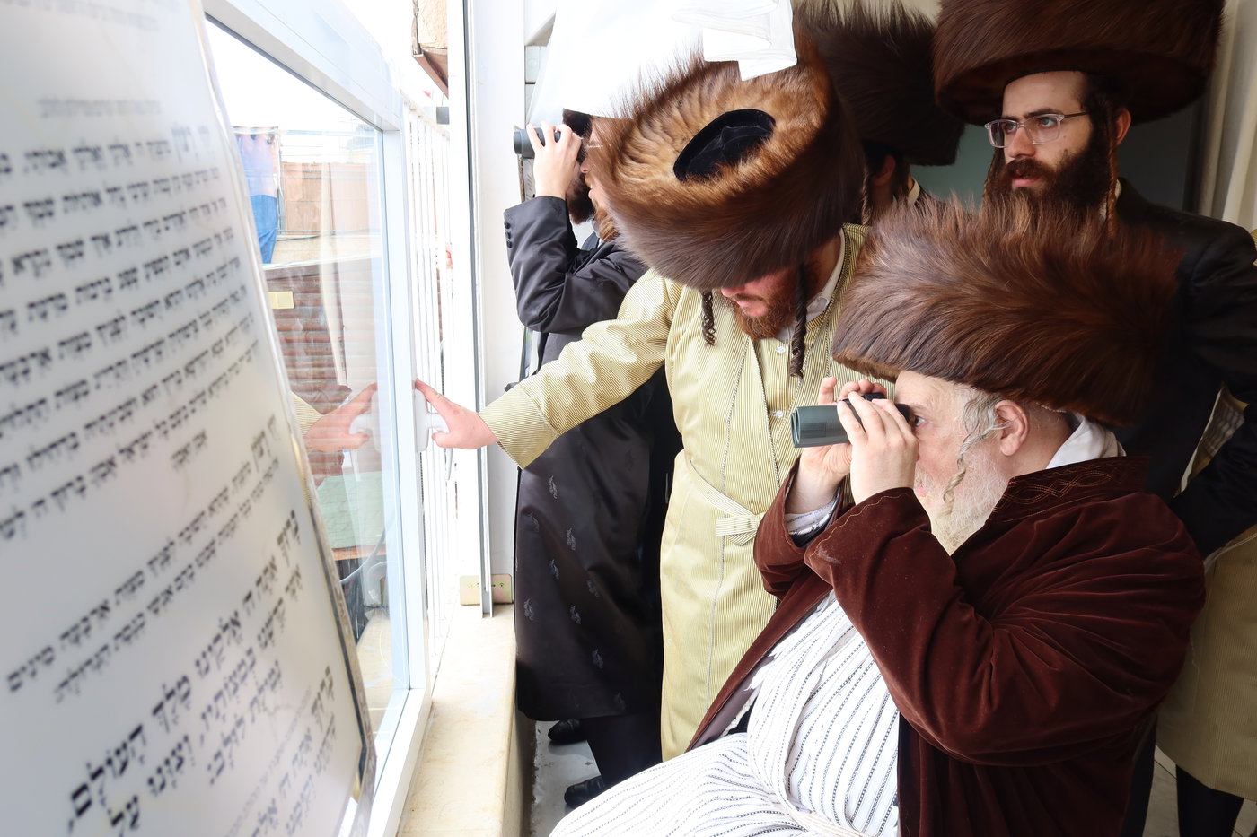 חג הסוכות אצל האדמו"ר ממבקשי אמונה 
