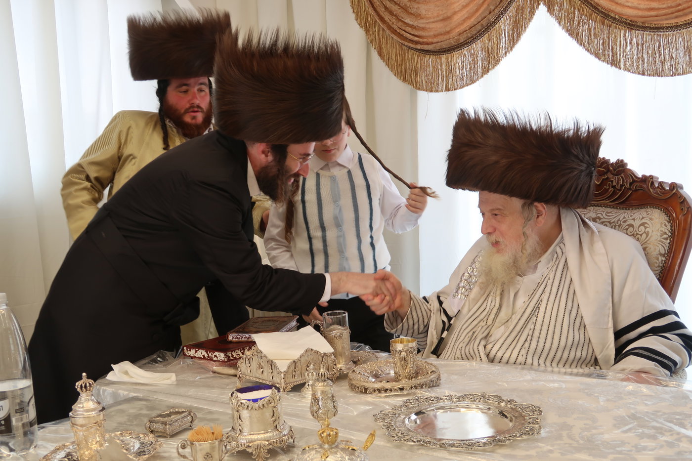 חג הסוכות אצל האדמו"ר ממבקשי אמונה 