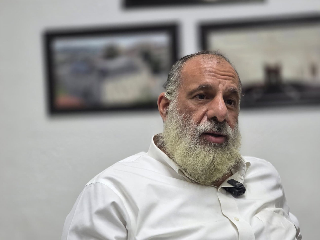 ר' עודד לוי הי"ו בשיחה אודות מתחם בתי שטרויס לפני 40 שנה