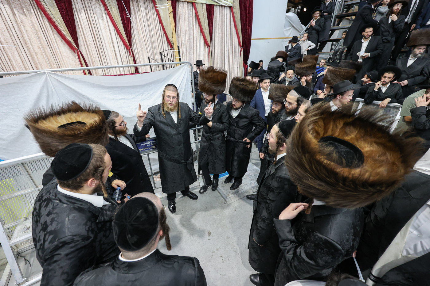 הגה"צ רבי אלימלך בידרמן בשמחת בית השואבה 