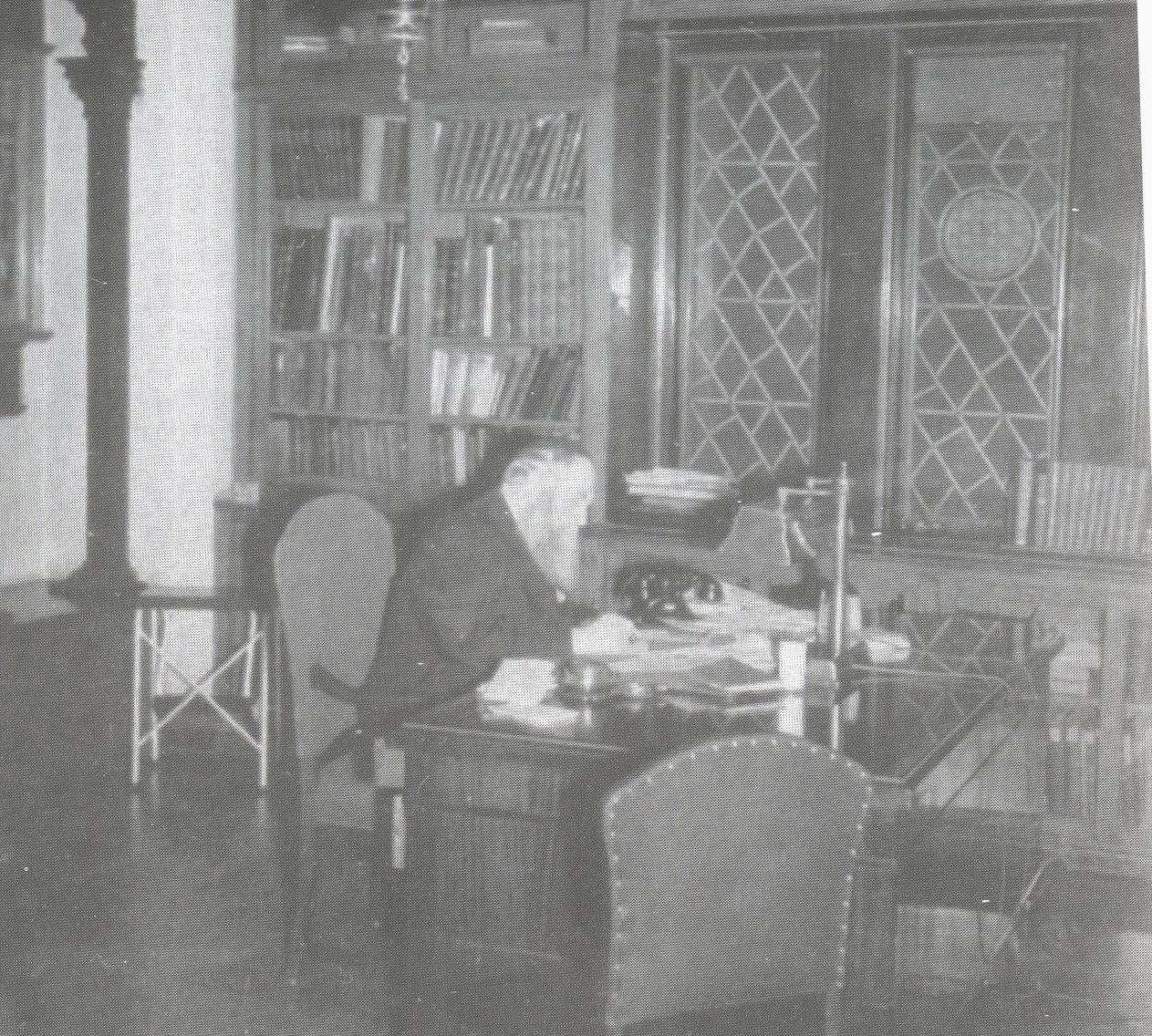 הרבי הרי"צ בחדרו