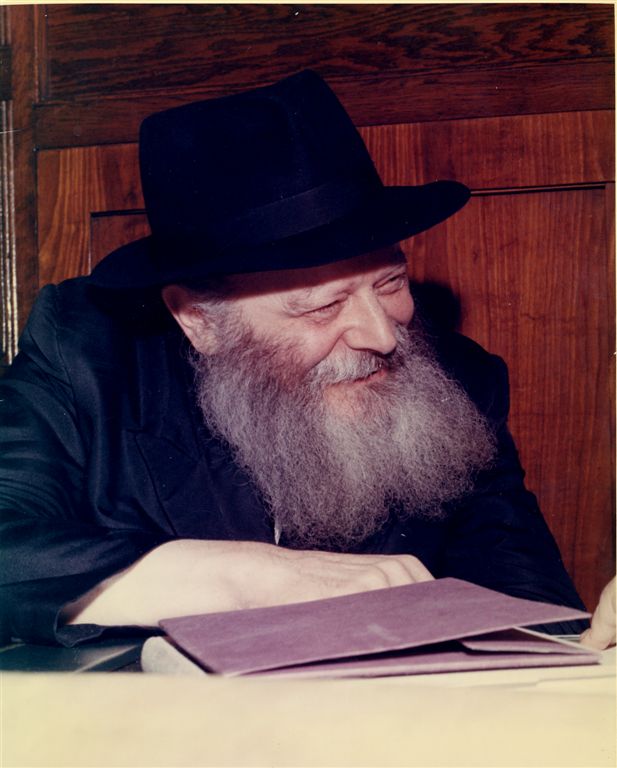 הרבי מליובאוויטש בחדרו