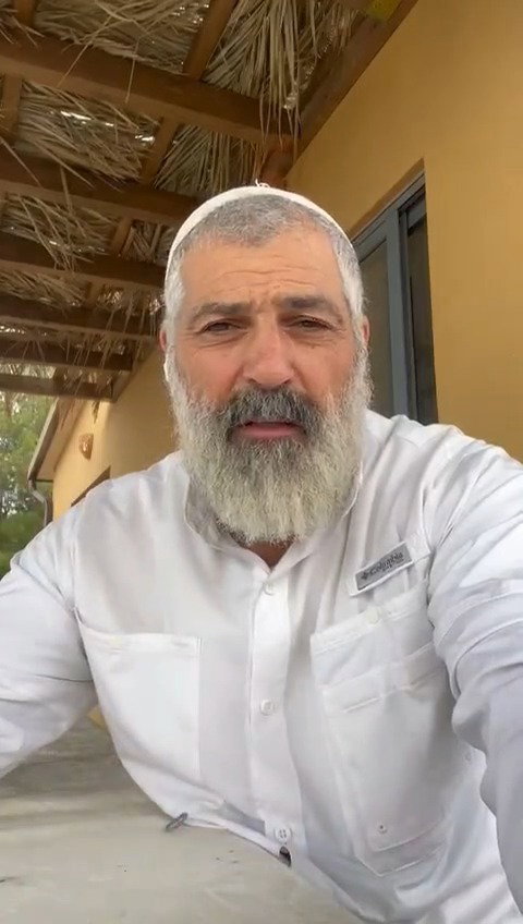 צבי יחזקאלי בפינה מיוחדת לשמחת תורה