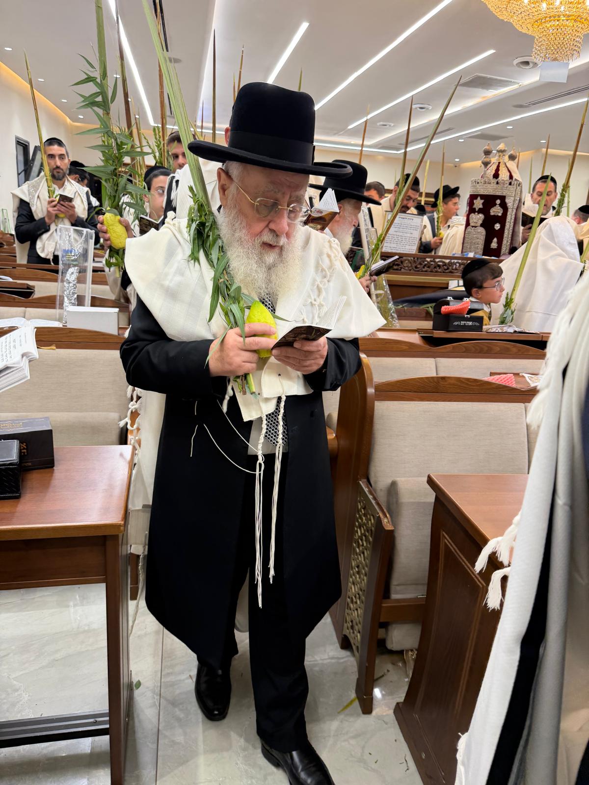 הראשל"צ הגר"י יוסף בהושענא רבה