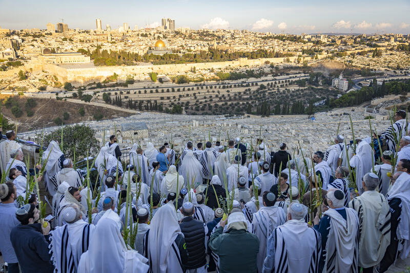 התחזית: מעונן חלקית, צפוי גשם מקומי | בשמחת תורה: תחול עליה בטמפרטורות
