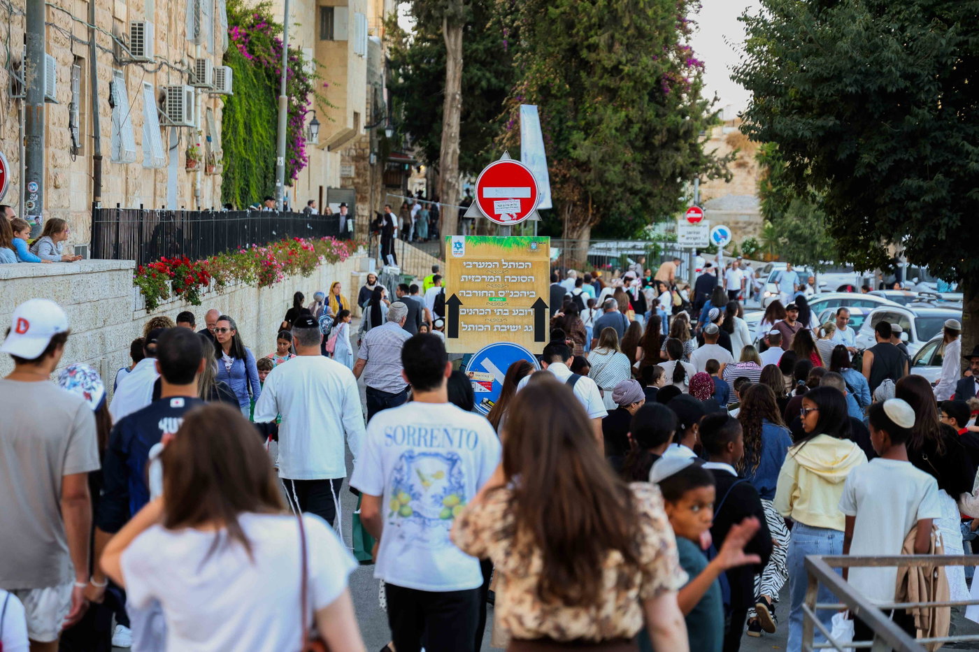 אירועי חול המועד ברובע היהודי: רבבות נהנו מסוכת החזון איש ותצפית חדשה