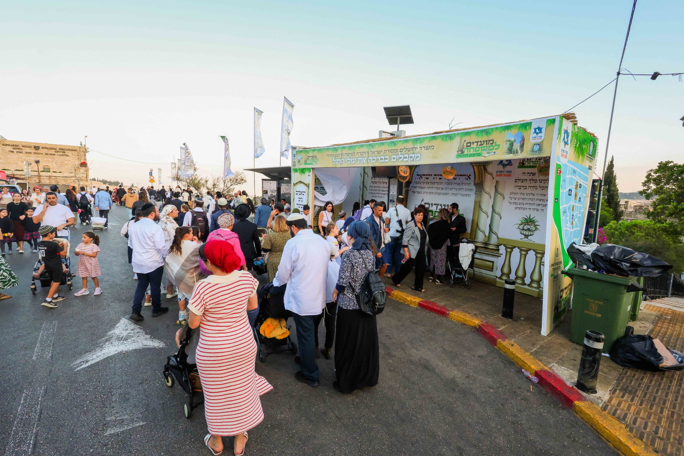 אירועי חול המועד ברובע היהודי: רבבות נהנו מסוכת החזון איש ותצפית חדשה