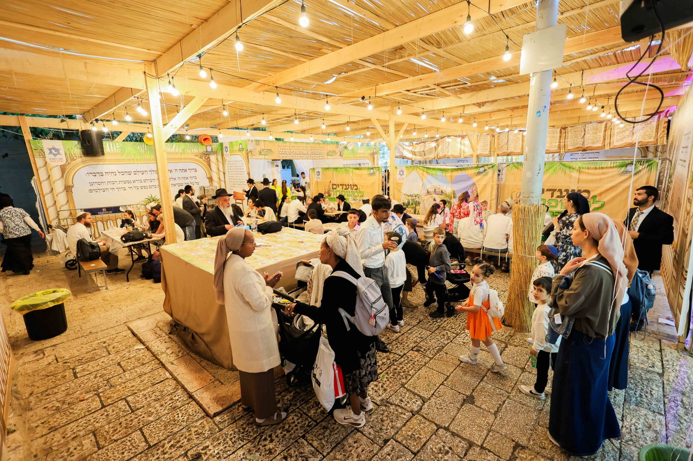 אירועי חול המועד ברובע היהודי: רבבות נהנו מסוכת החזון איש ותצפית חדשה