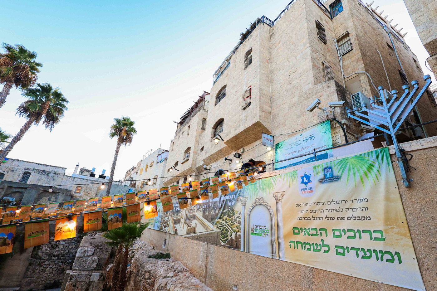 אירועי חול המועד ברובע היהודי: רבבות נהנו מסוכת החזון איש ותצפית חדשה