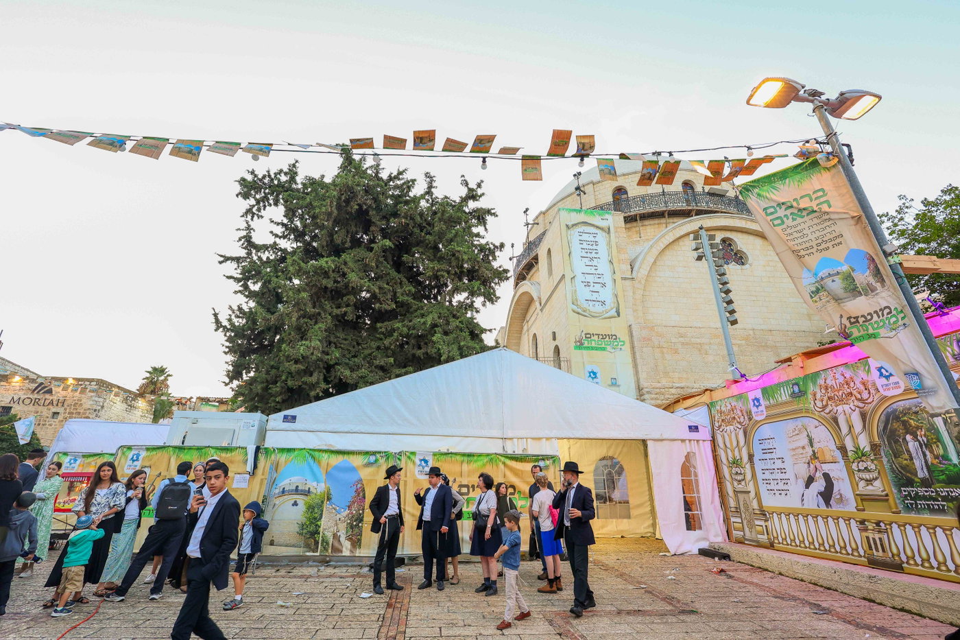 אירועי חול המועד ברובע היהודי: רבבות נהנו מסוכת החזון איש ותצפית חדשה