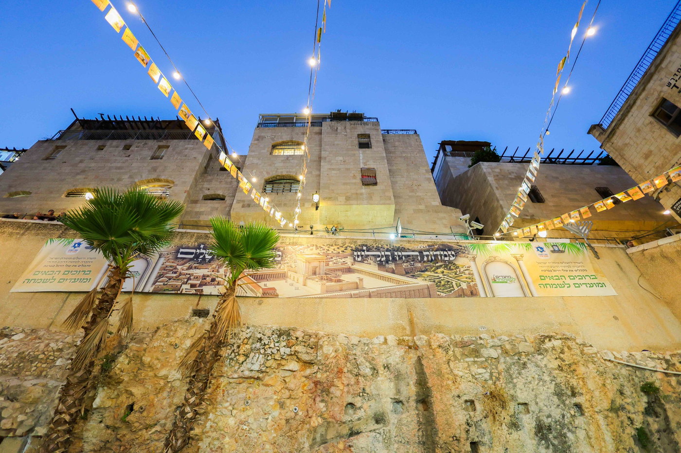 אירועי חול המועד ברובע היהודי: רבבות נהנו מסוכת החזון איש ותצפית חדשה