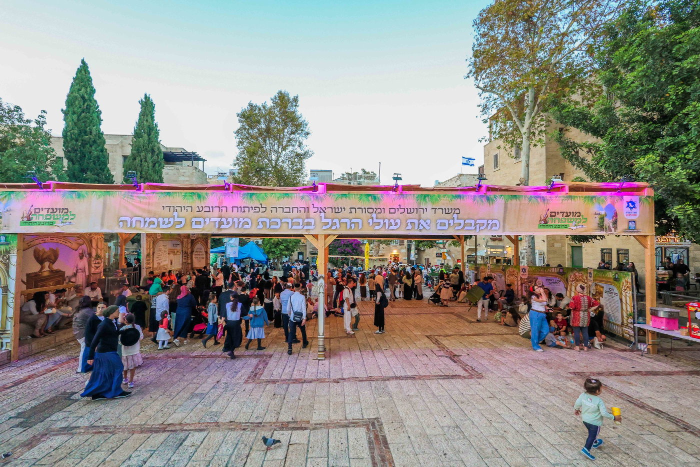 אירועי חול המועד ברובע היהודי: רבבות נהנו מסוכת החזון איש ותצפית חדשה
