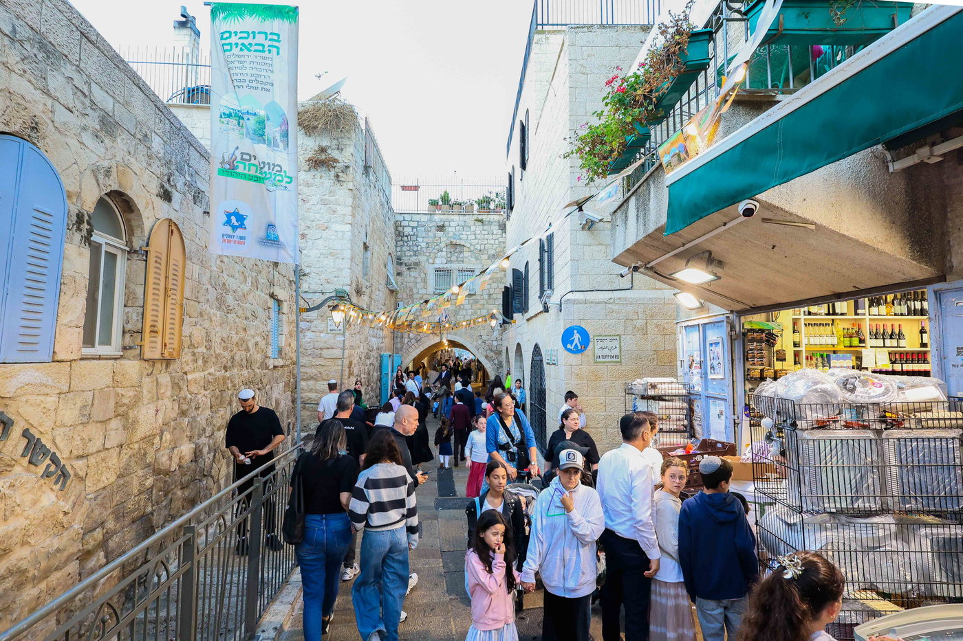 אירועי חול המועד ברובע היהודי: רבבות נהנו מסוכת החזון איש ותצפית חדשה