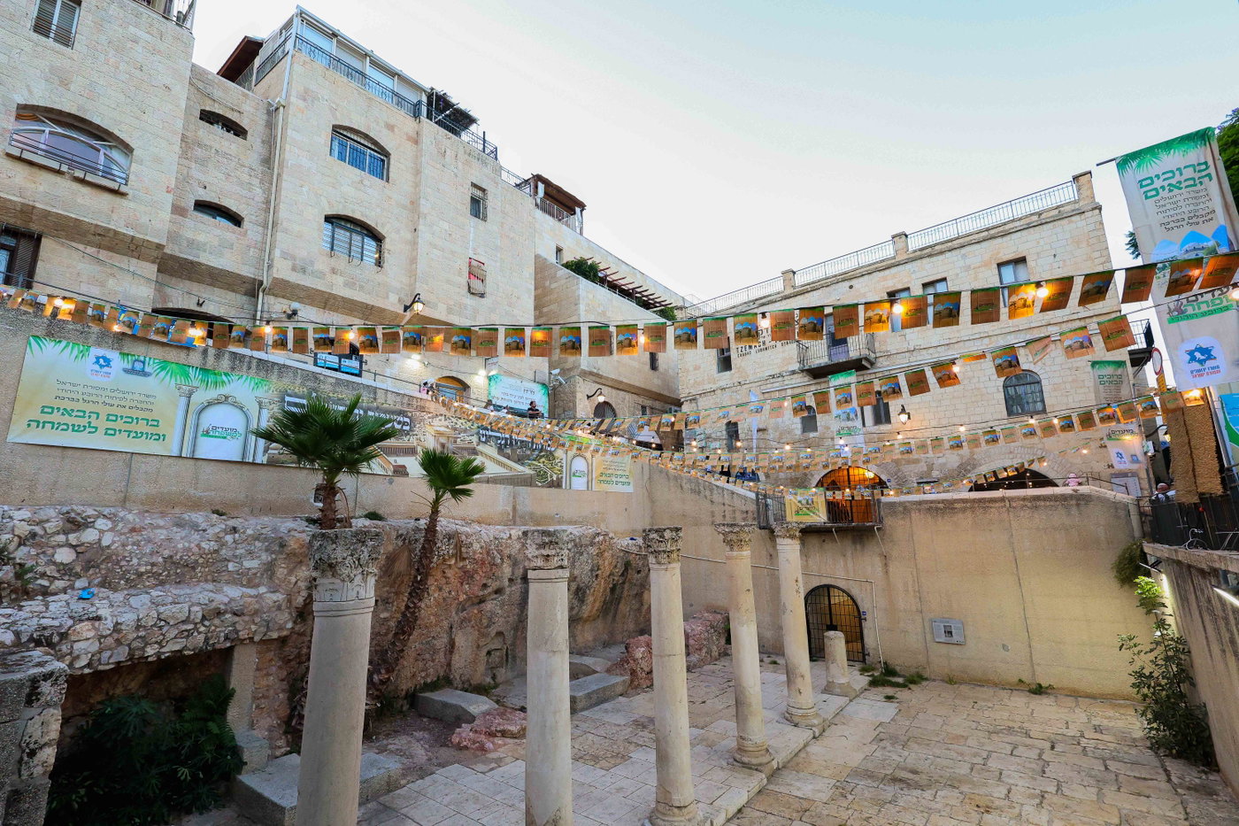 אירועי חול המועד ברובע היהודי: רבבות נהנו מסוכת החזון איש ותצפית חדשה