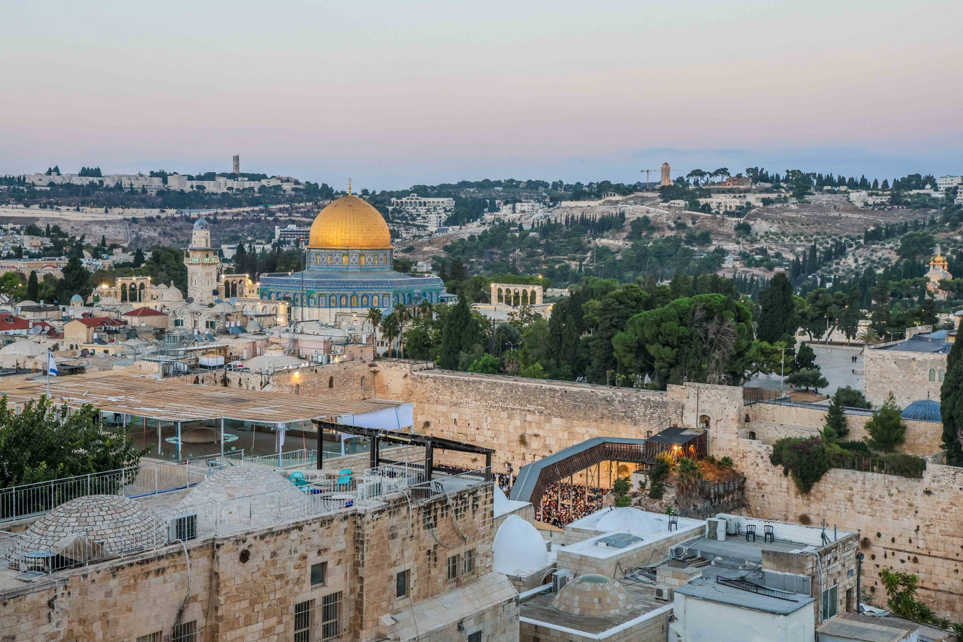 אירועי חול המועד ברובע היהודי: רבבות נהנו מסוכת החזון איש ותצפית חדשה