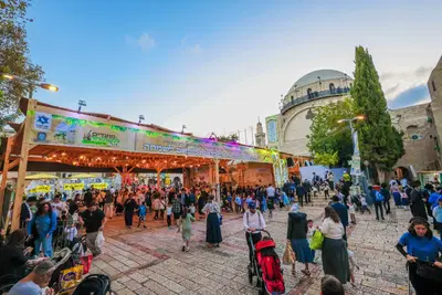 אירועי חול המועד ברובע היהודי: רבבות נהנו מסוכת החזון איש ותצפית חדשה