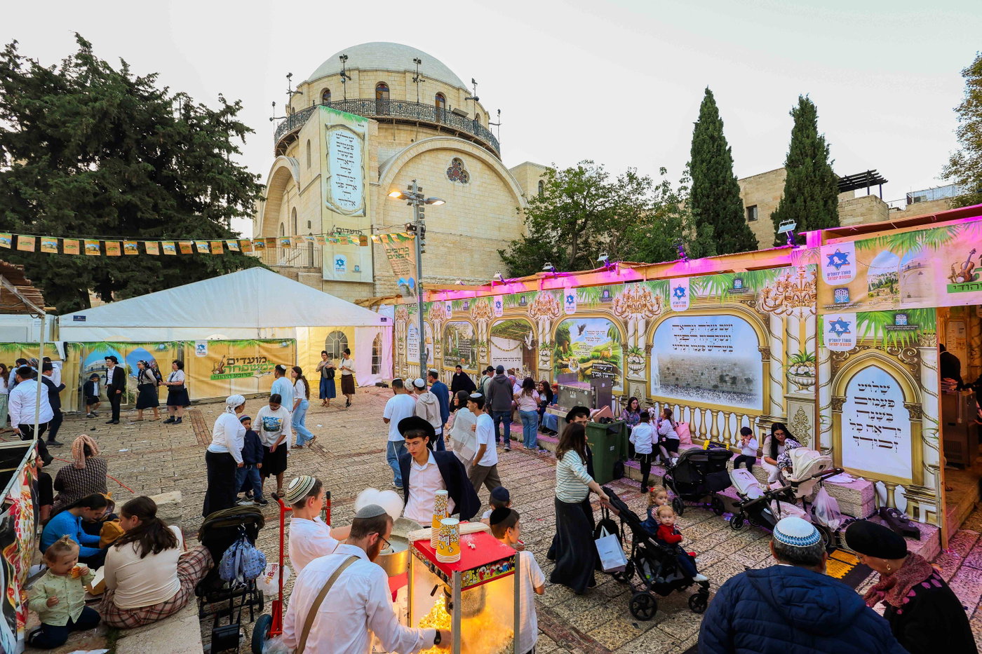 אירועי חול המועד ברובע היהודי: רבבות נהנו מסוכת החזון איש ותצפית חדשה