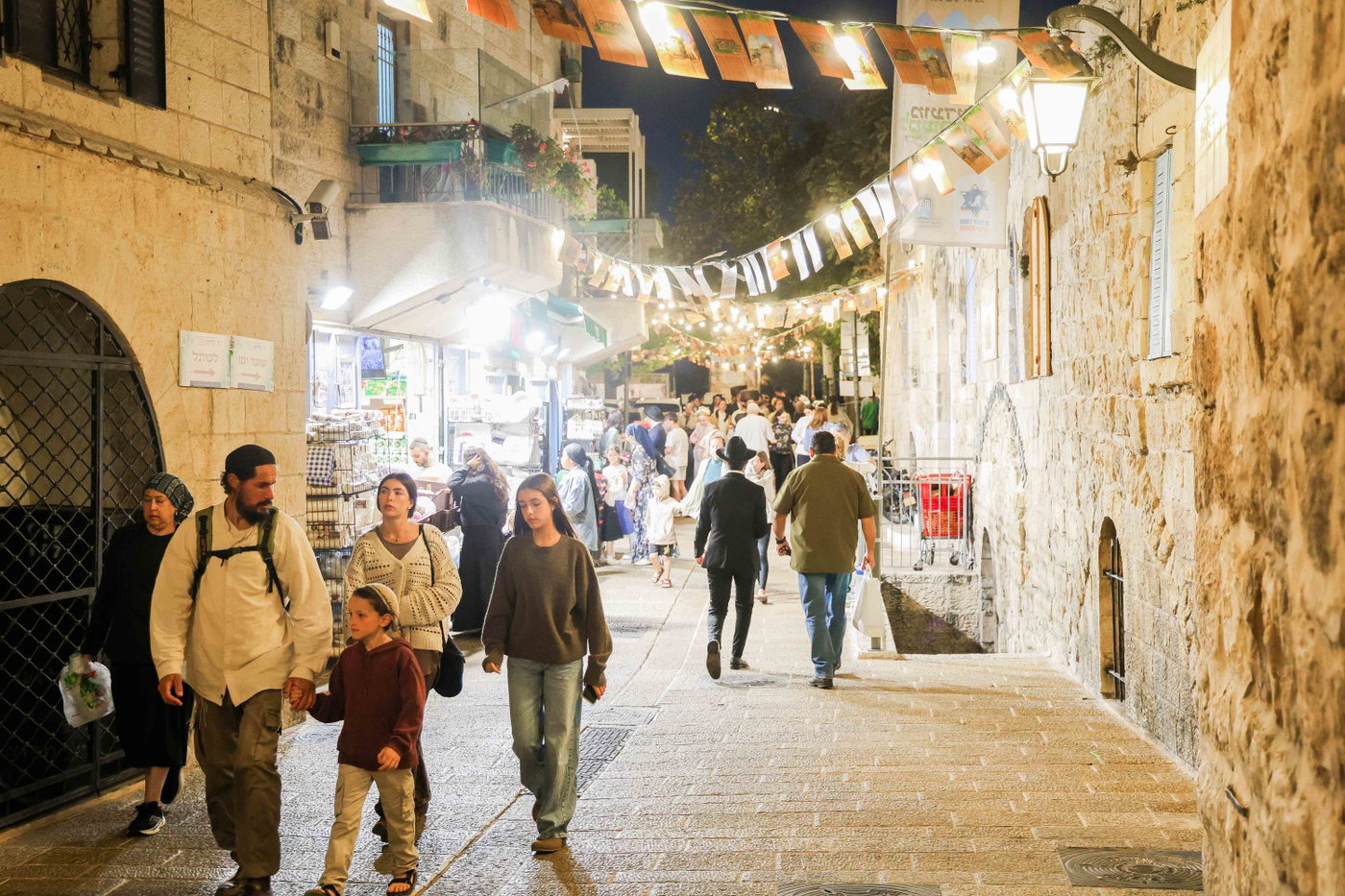 אירועי חול המועד ברובע היהודי: רבבות נהנו מסוכת החזון איש ותצפית חדשה