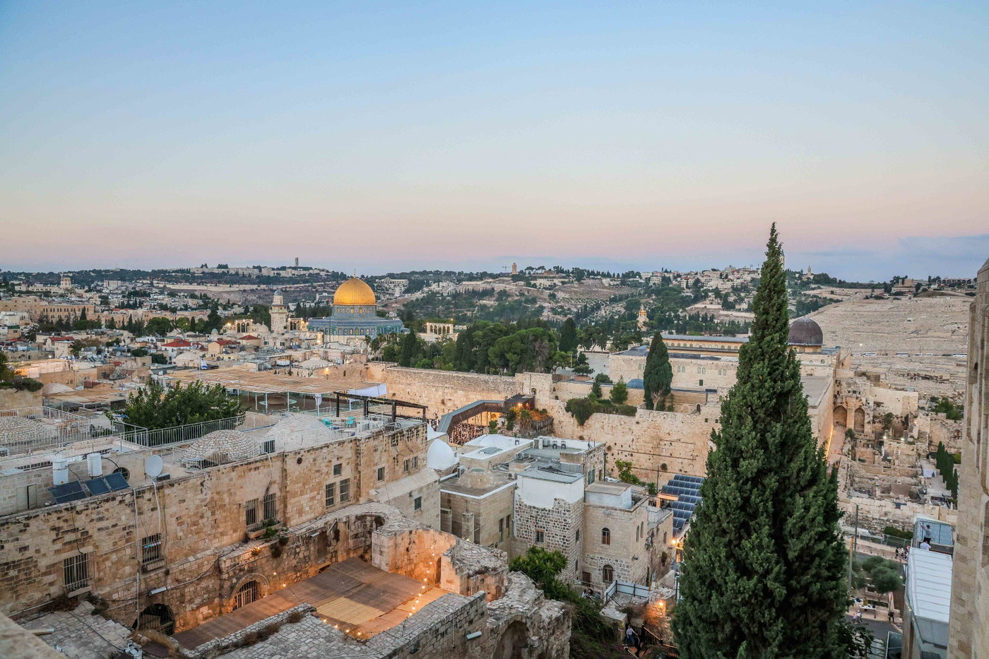 אירועי חול המועד ברובע היהודי: רבבות נהנו מסוכת החזון איש ותצפית חדשה