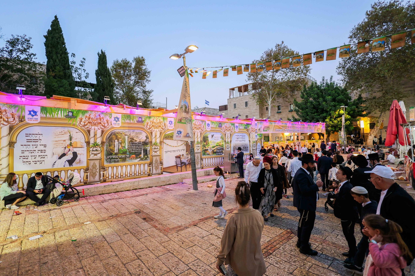 אירועי חול המועד ברובע היהודי: רבבות נהנו מסוכת החזון איש ותצפית חדשה