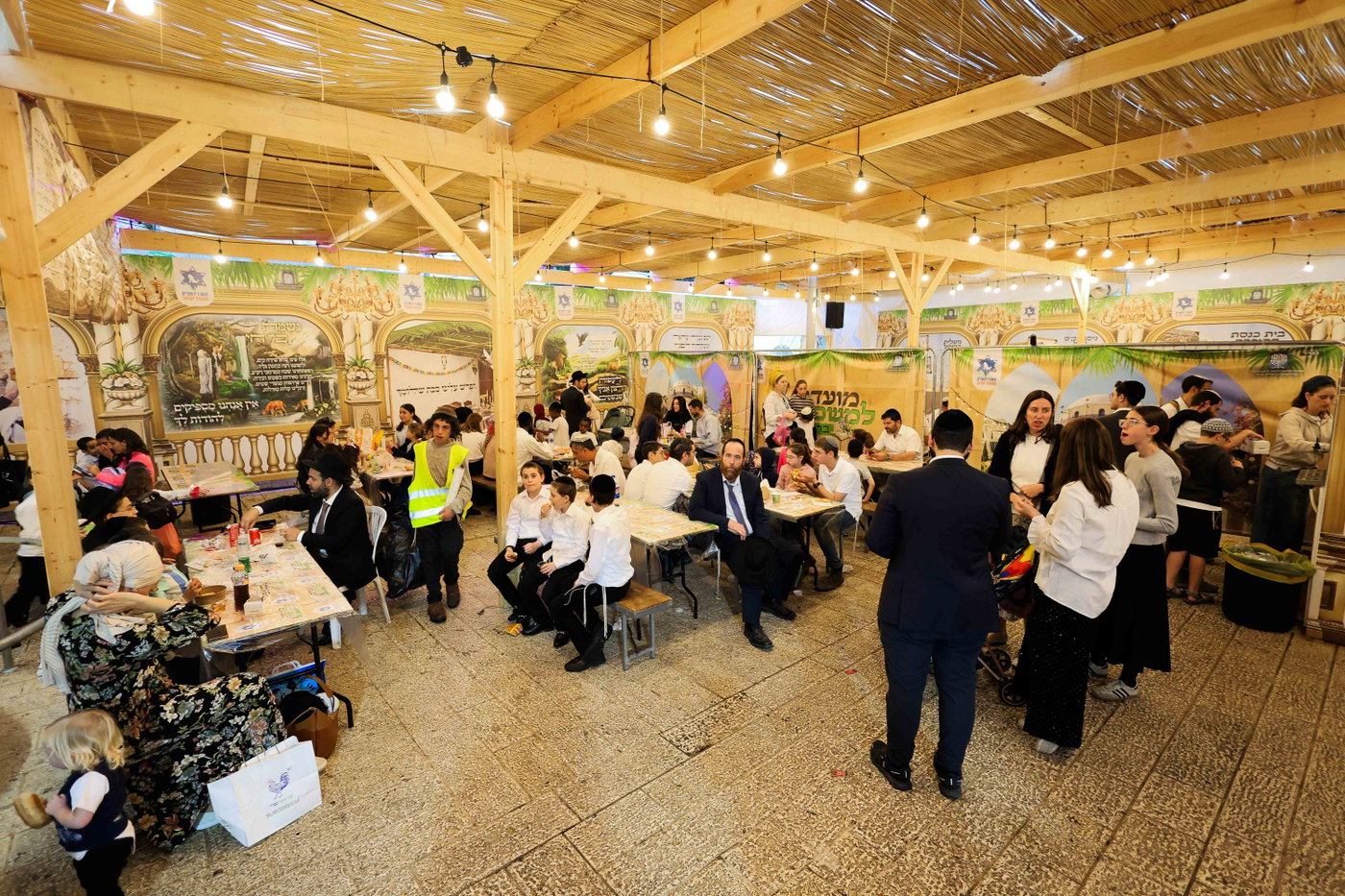 אירועי חול המועד ברובע היהודי: רבבות נהנו מסוכת החזון איש ותצפית חדשה