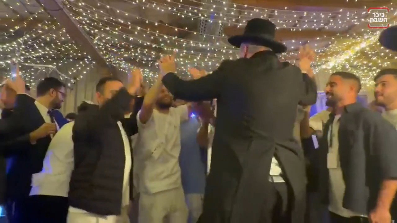 עם ישראל רוקד: הרב הראשי עם שורדי הנובה ותהלוכת ענק בת"א