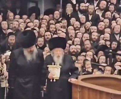 רבבות התרגשו; הרבי מגור הופיע בהדרו עם ספר התורה בידו