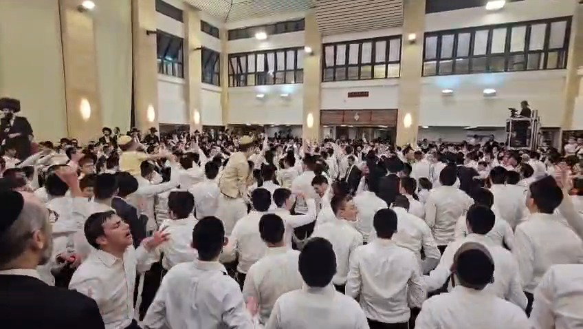 ב"אור ישראל" רקדו עם ח"כ יעקב אשר ופיזזו בשירת "עוצו עצה ותופר"
