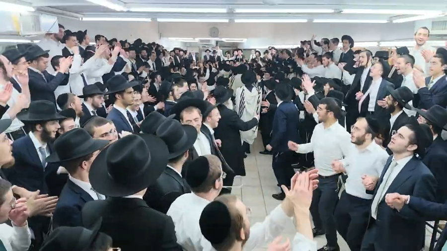 "עוצו עצה ותופר": כשראש הישיבה המוכר הלהיב את צעירי צאן | תיעוד
