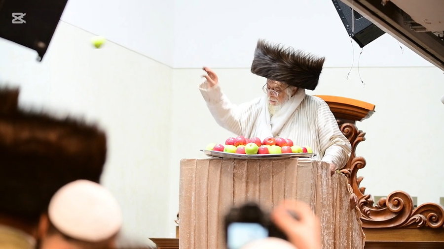 הקפות שניות בחצה"ק תולדות אהרן
