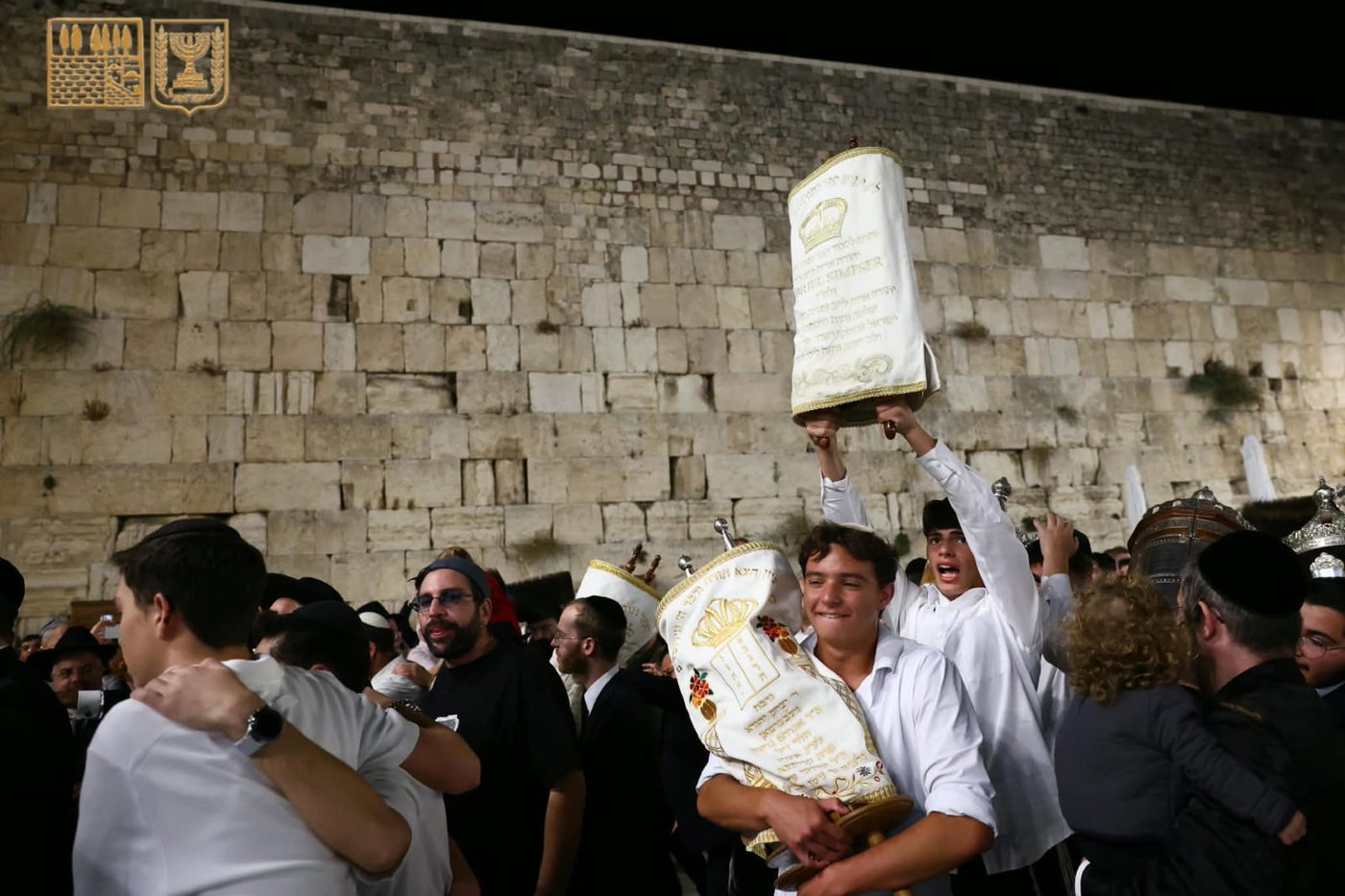 למעלה ממיליון עלו לרגל והקפות נרגשות: חג הסוכות ושמחת תורה בכותל המערבי