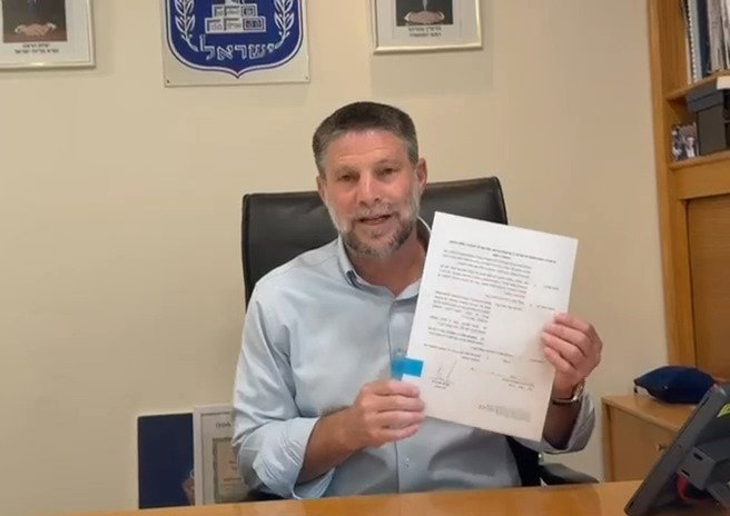 סמוטריץ' אחרי חתימת הצו