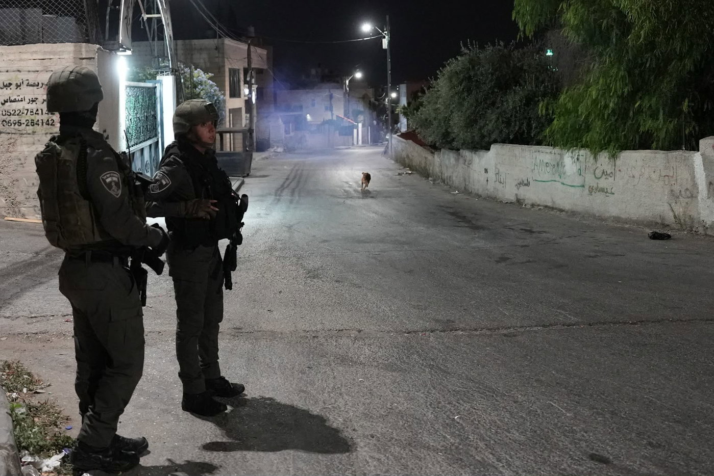 מזעזע: התמונות שנתלו בקירות בית הספר והתשובה הבזויה של המנהלת