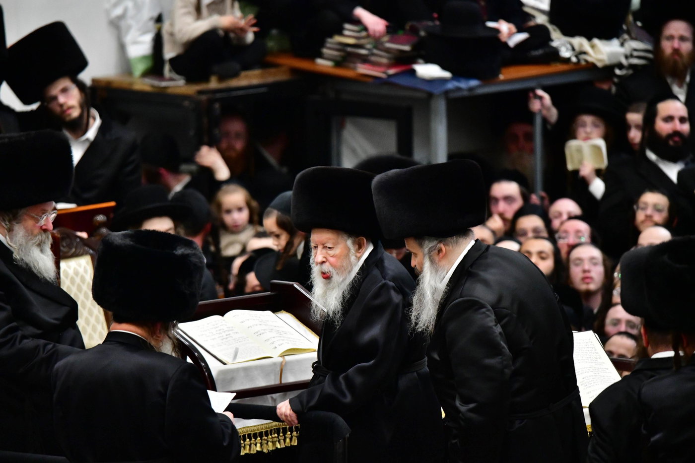 הקפות שניות בחצה"ק גור