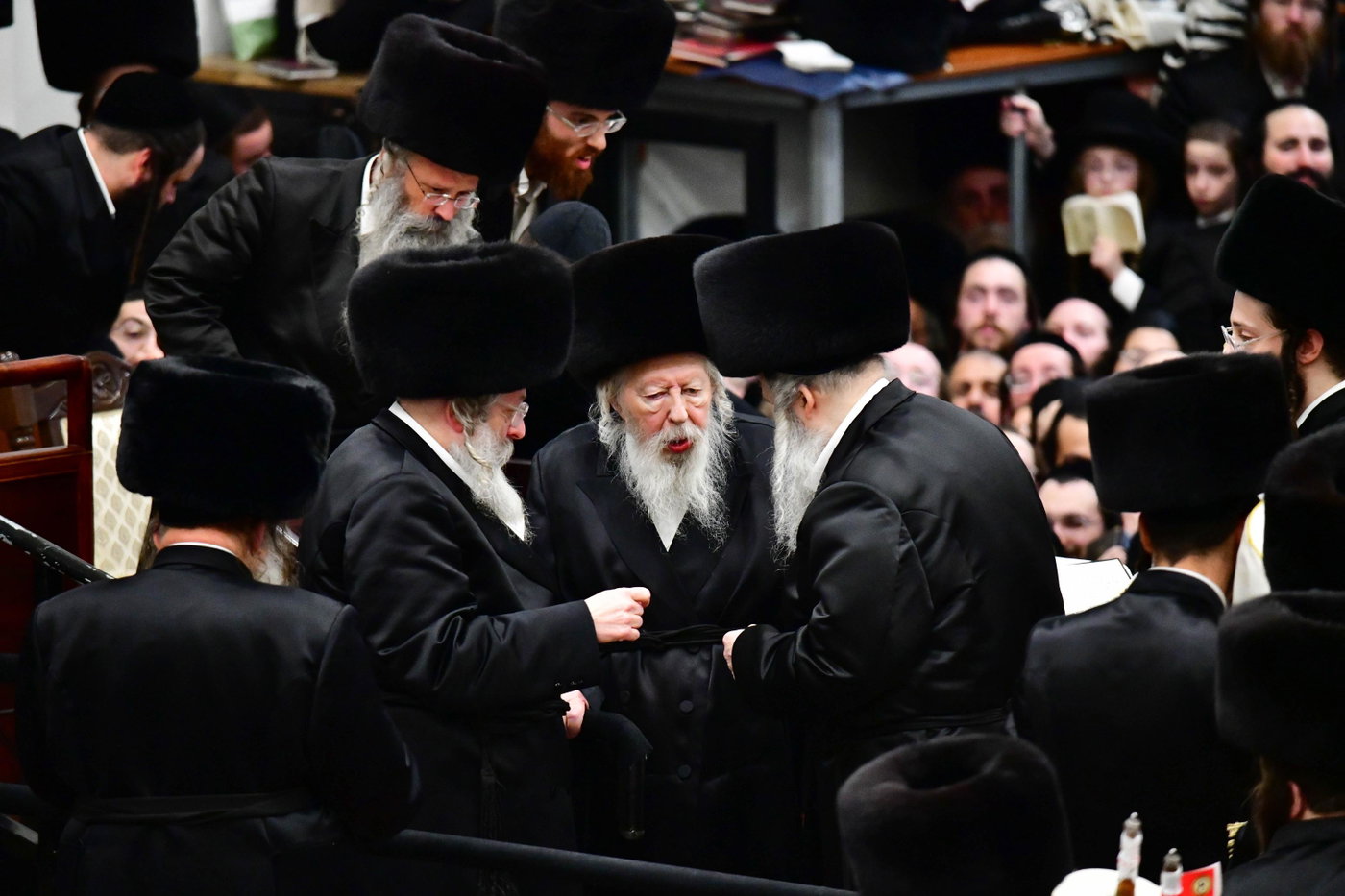 הקפות שניות בחצה"ק גור