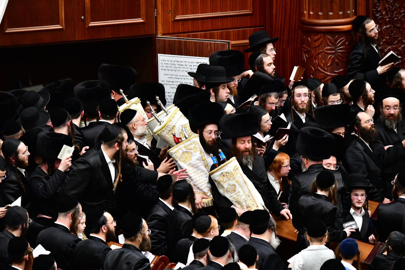 הקפות שניות בחצה"ק גור
