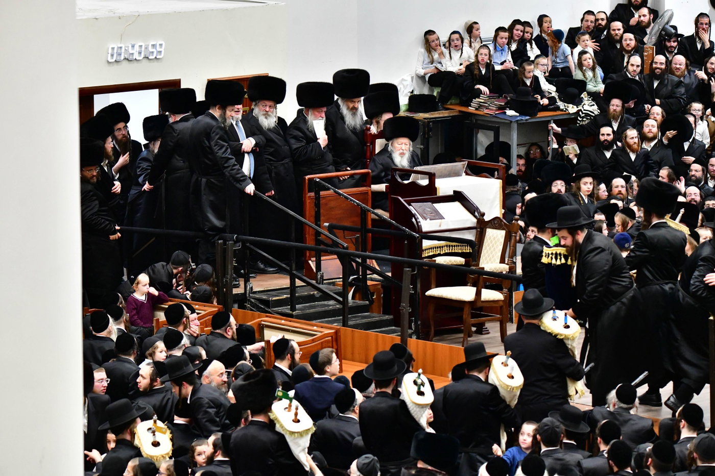 הקפות שניות בחצה"ק גור