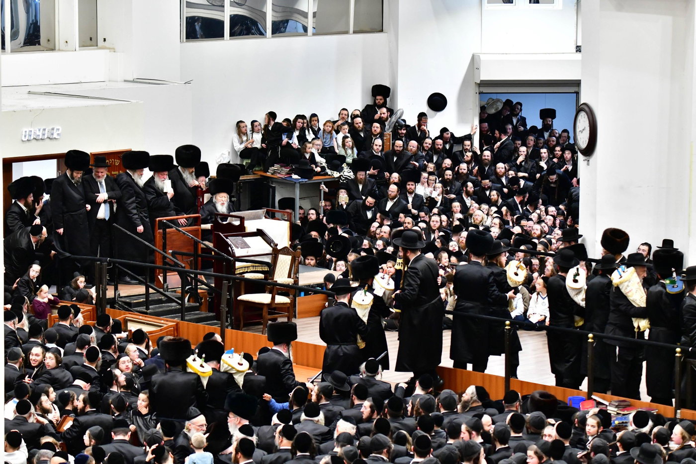 הקפות שניות בחצה"ק גור