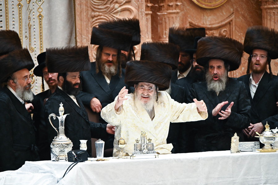האדמו"ר מויז'ניץ בנעילת החג שמחת תורה