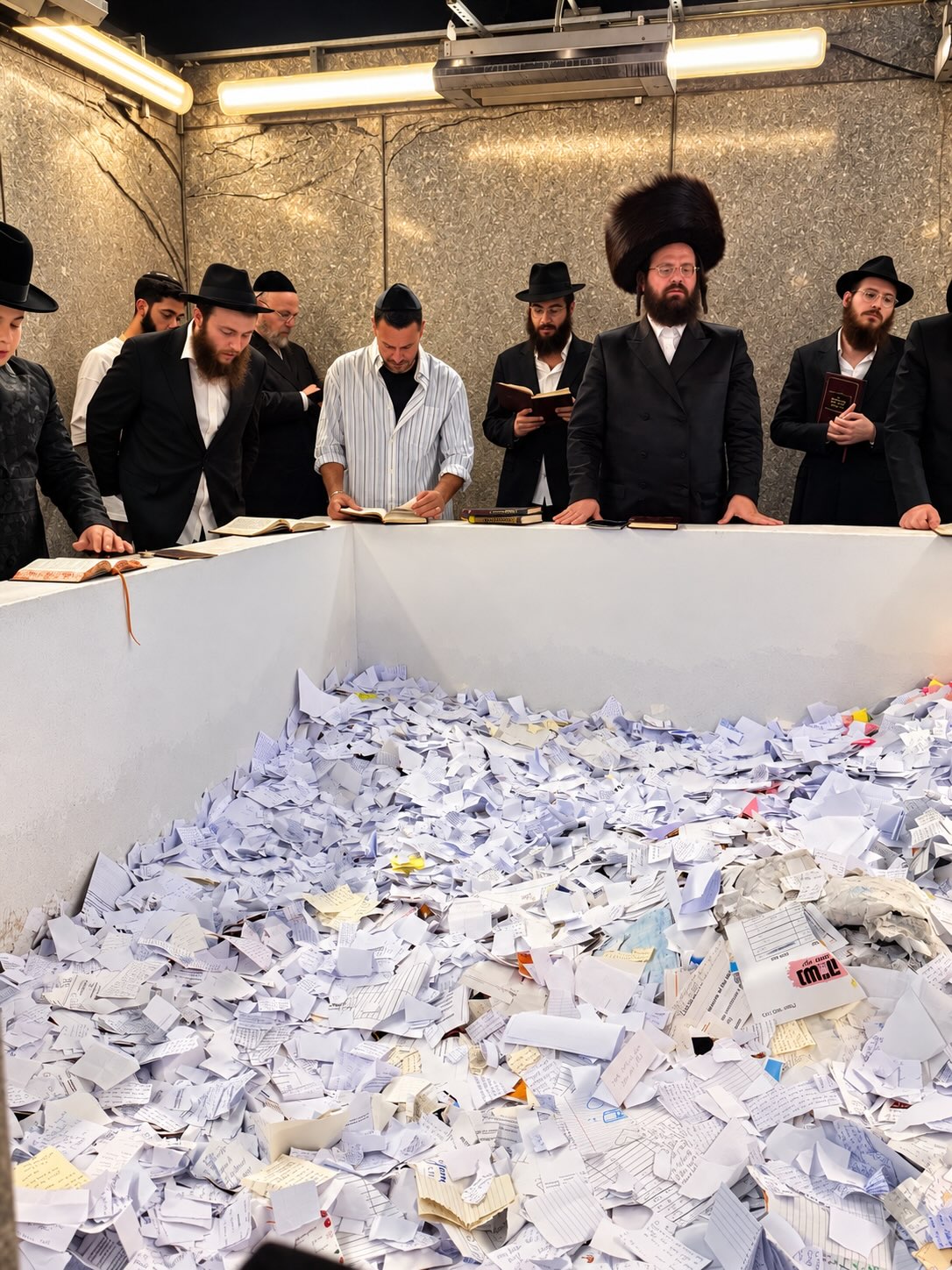 זו ארץ ובר זוהר בציון