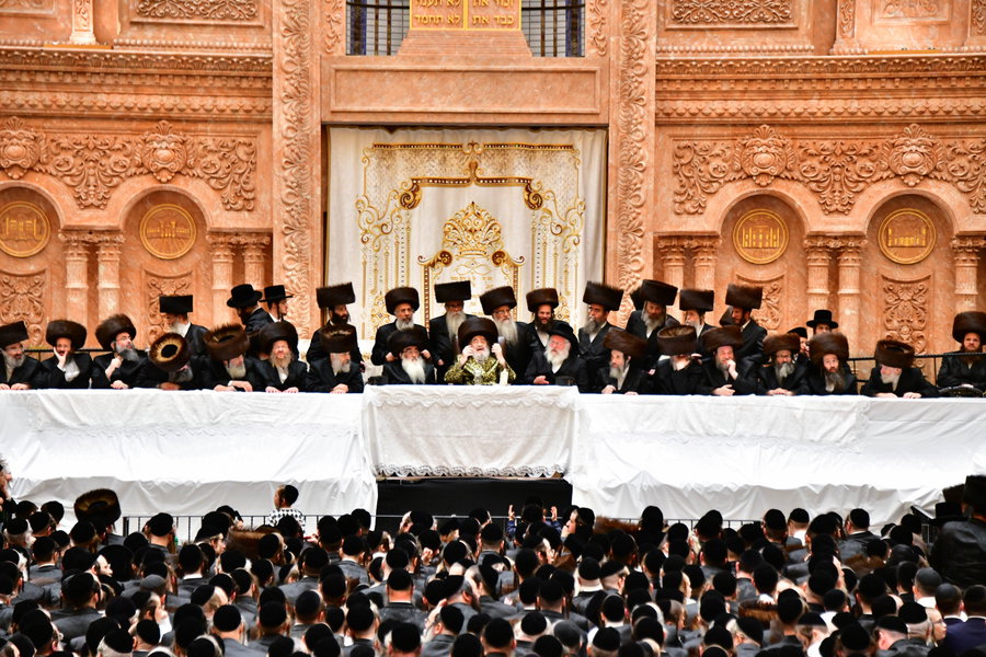 כִּי הִיא לָנוּ עֹז וְאוֹרָה; תיעוד ענק ומרהיב מכל חג הסוכות בצל האדמו"ר מויז'ניץ
