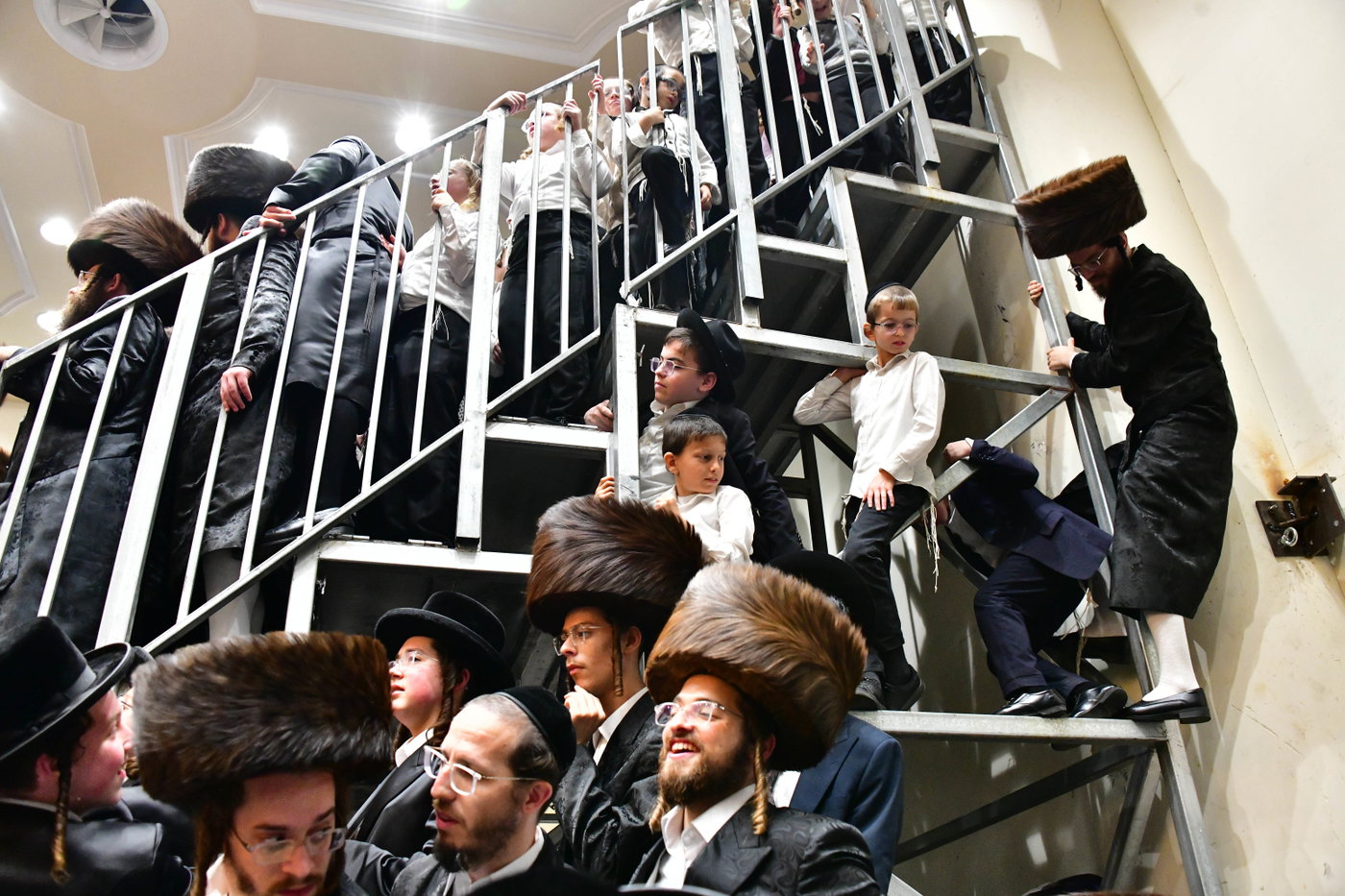 האדמו"ר מויז'ניץ בטיש חול המועד סוכות
